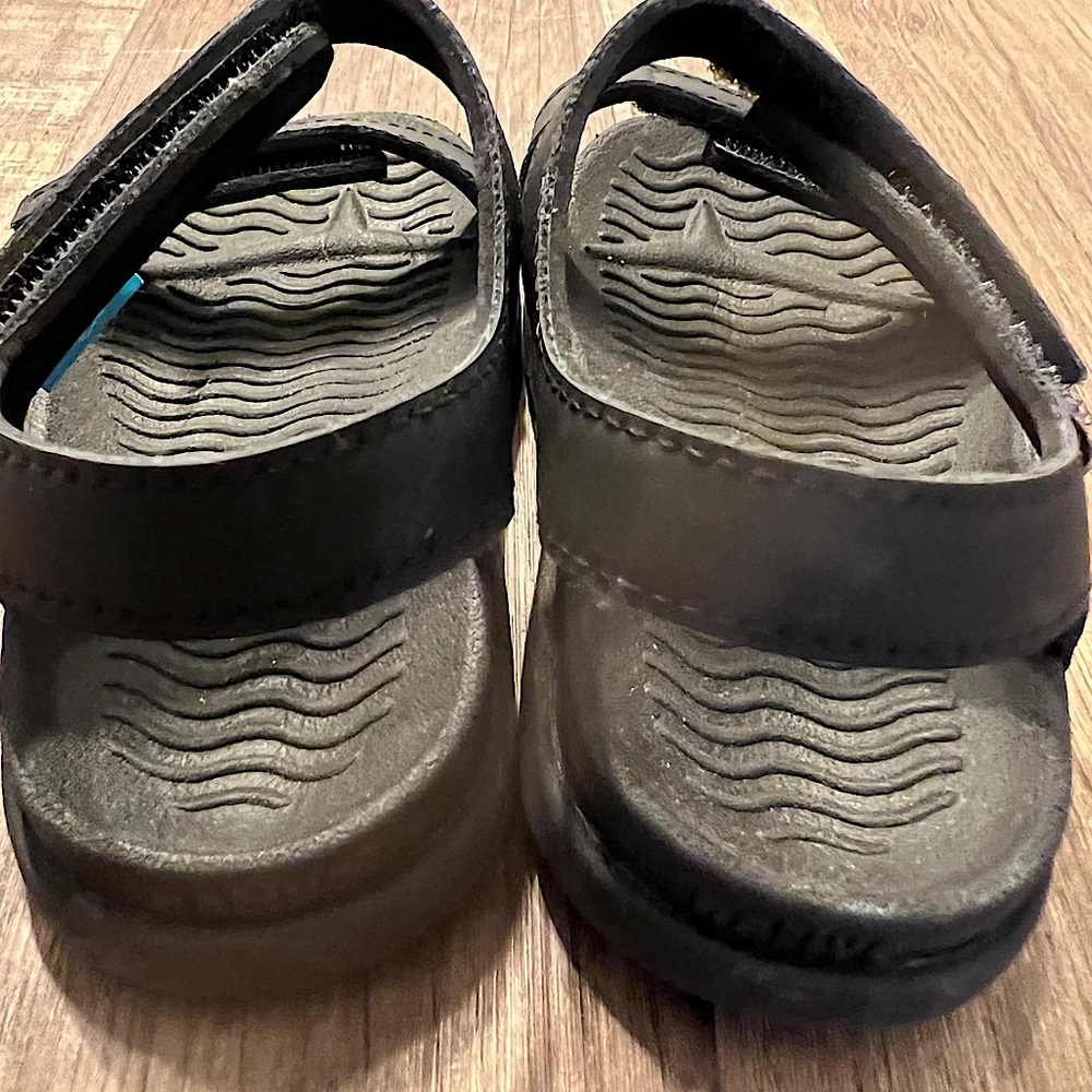NATIVE Toddler sandals.  size 6.